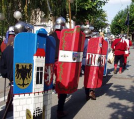 S městskou gardou v Köengenu